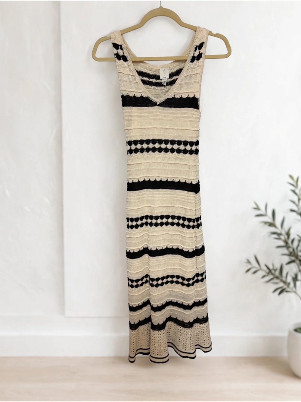 Sleeveless Crochet Maxi Dress in Cream and Black NWT- XS